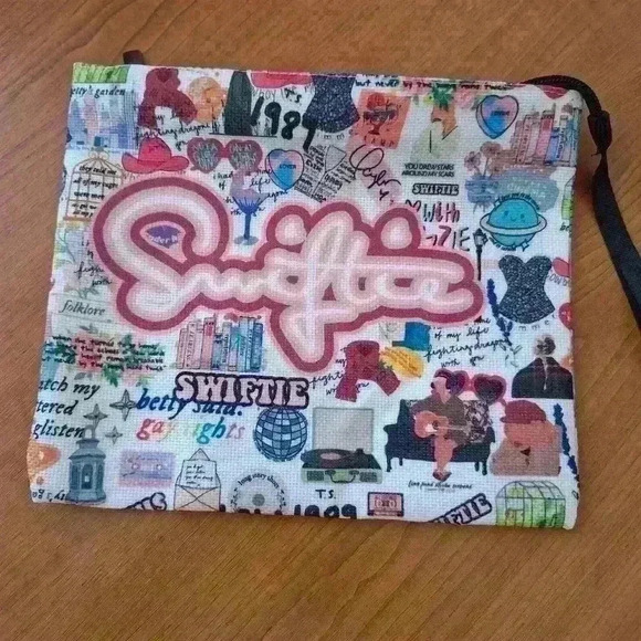 Taylor Swift make up bag BRAND NEW! Swiftie eras tour 1989 love story travel - Picture 1 of 2
